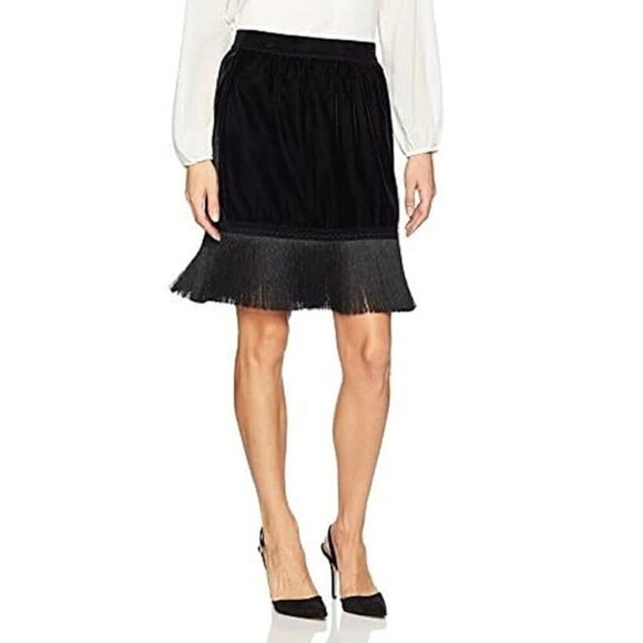 T TAHARI Women's Black Tassel Hem Velvet Isra Skirt - Size 10 - NWT $118 - Picture 1 of 6